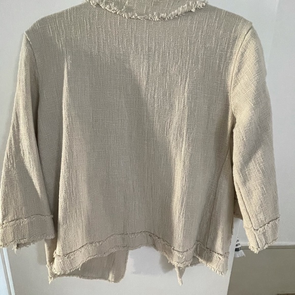 beige short jacket - Picture 2 of 3